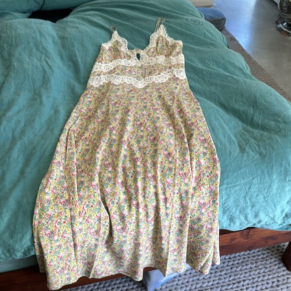 Shop Doen silk Venus dress - Picture 10 of 11